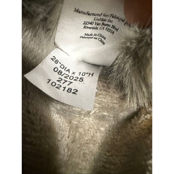 Unhide Removable Faux Fur Cover Extra Soft Floof Pet Bed Gray M/ 28"x10" NWOT - Picture 7 of 11